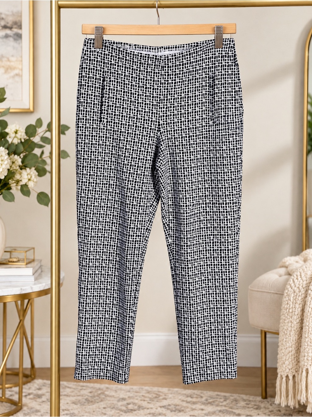 Chico’s Black White Geometric Print Pull On Ankle Pants Size 1 US 8 Stretch